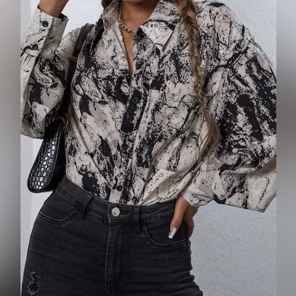 ($5) Blouse - Picture 2 of 3